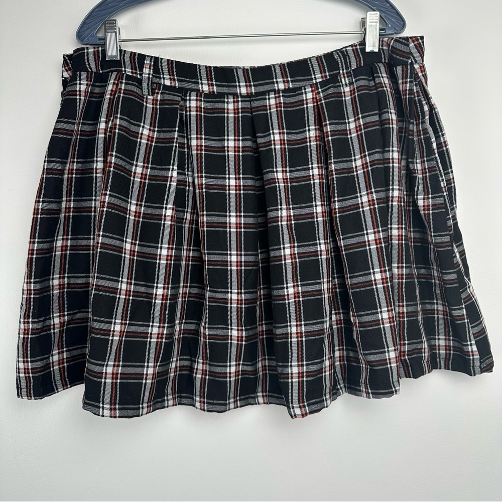 Hot Topic Tiered Mini Skirt Plus Size 2X Black Red Plaid Goth Grunge‎ Emo Punk - Picture 2 of 8